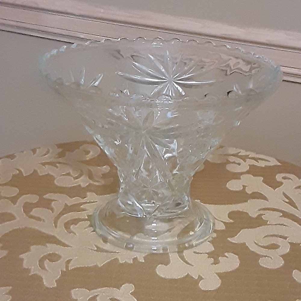 Anchor Hocking Early American Prescut (EAPC) Star of David Pedestal Bowl